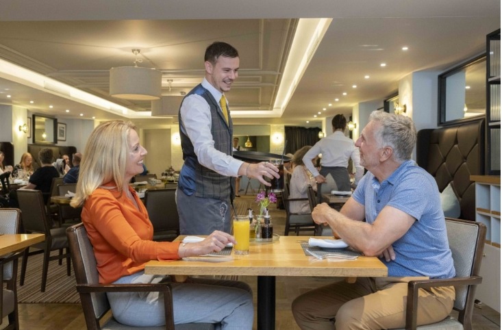 Restaurant Manager - Royal Automobile Club. Closes 7 Sept